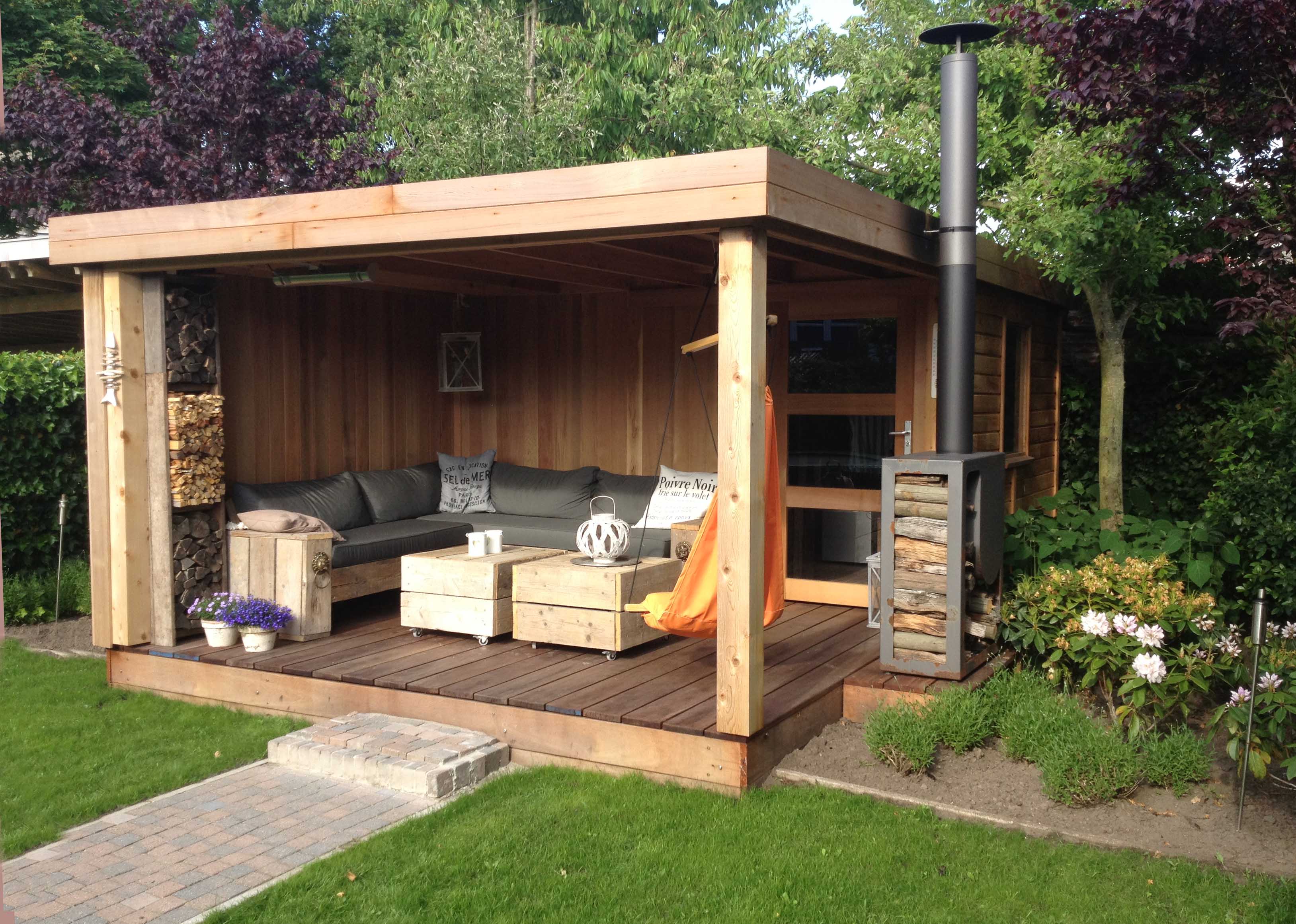 Pool house avec auvent Espace habitable à toit plat