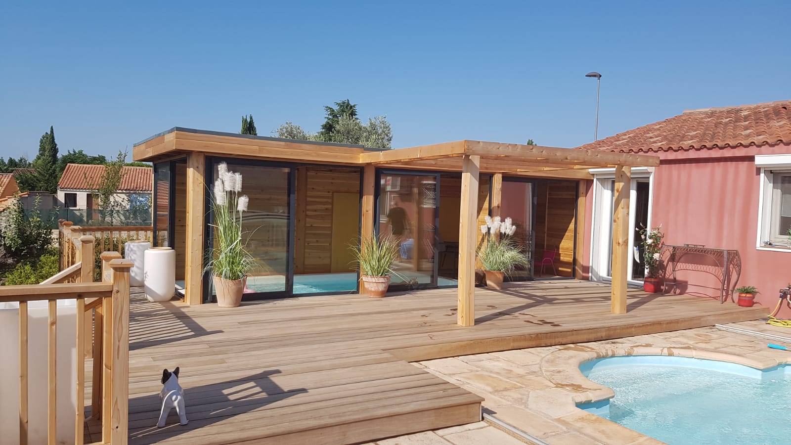 abri-piscine-en-bois-velaux pool house en bois