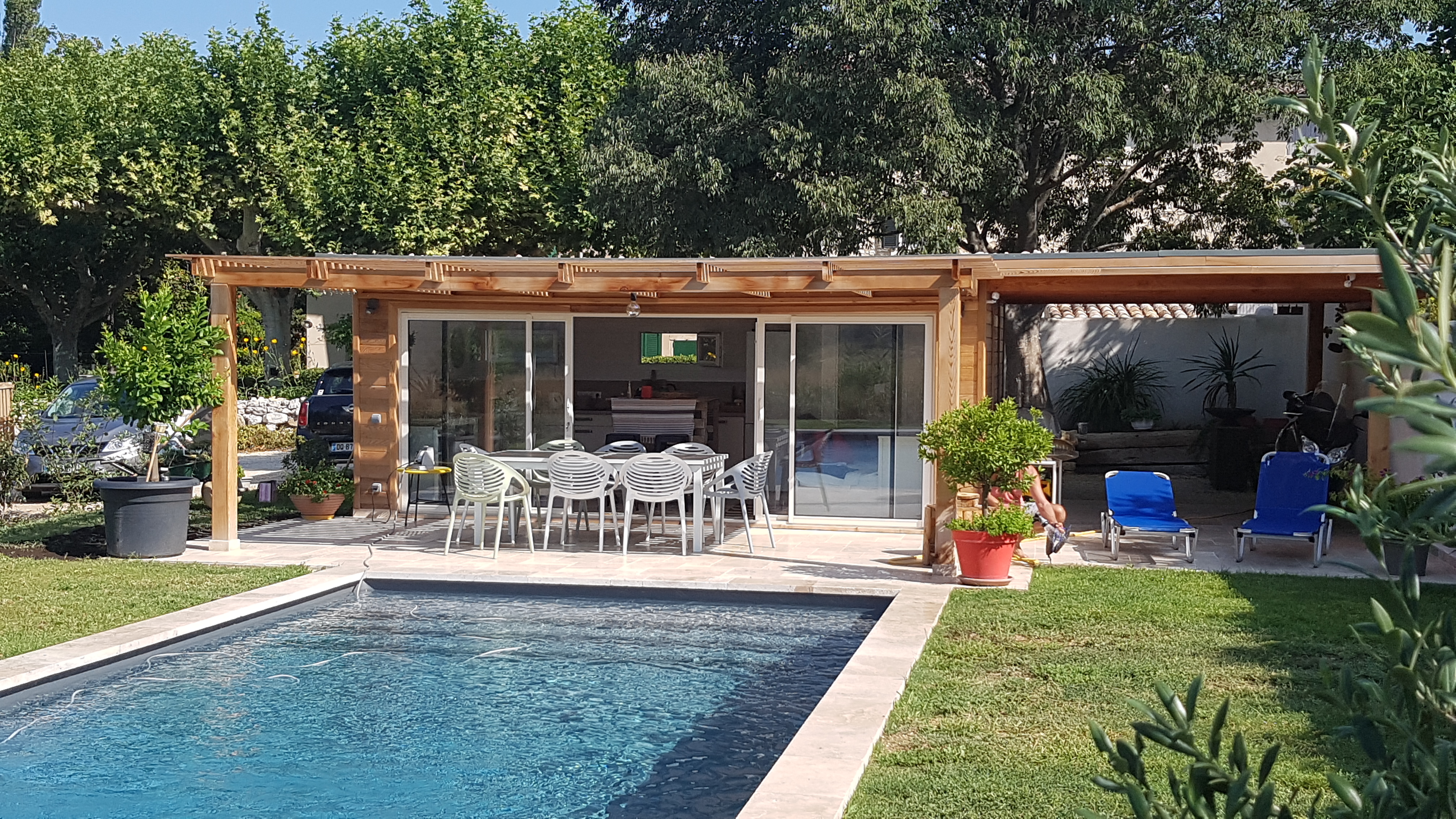 grimaud-eguilles-avec-pergola Pool House en bois